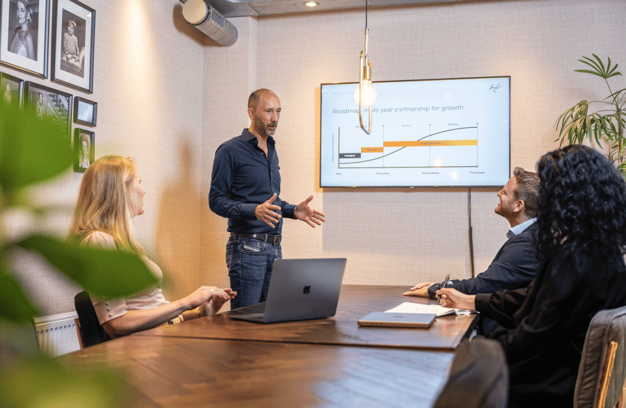 Klassikale uitleg door gecertificeerde trainer tijdens de Training HubSpot Sales Software.